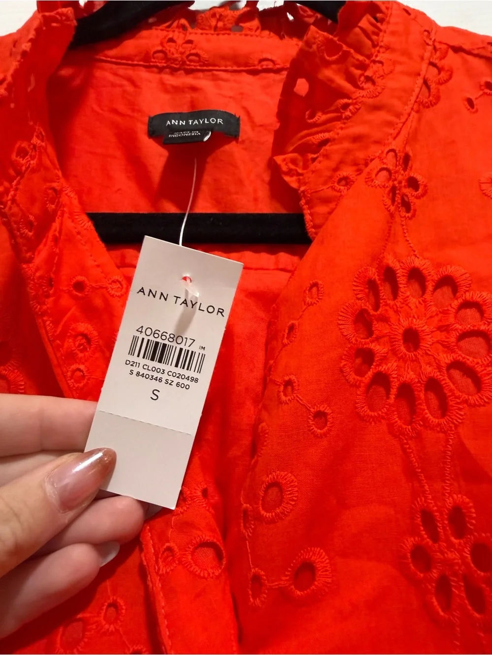 NWT Ann Taylor Red Eyelet Button-Up Blouse Size Small